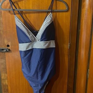 Navy, Size M, Vineyard Vines one piece swim.